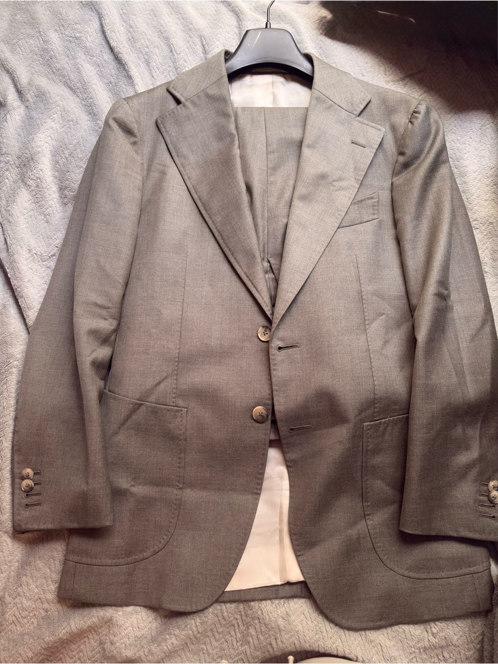 Suitsupply olive green suit Wide Notch-Lapel Two-Button TRADES AND OFFERS!